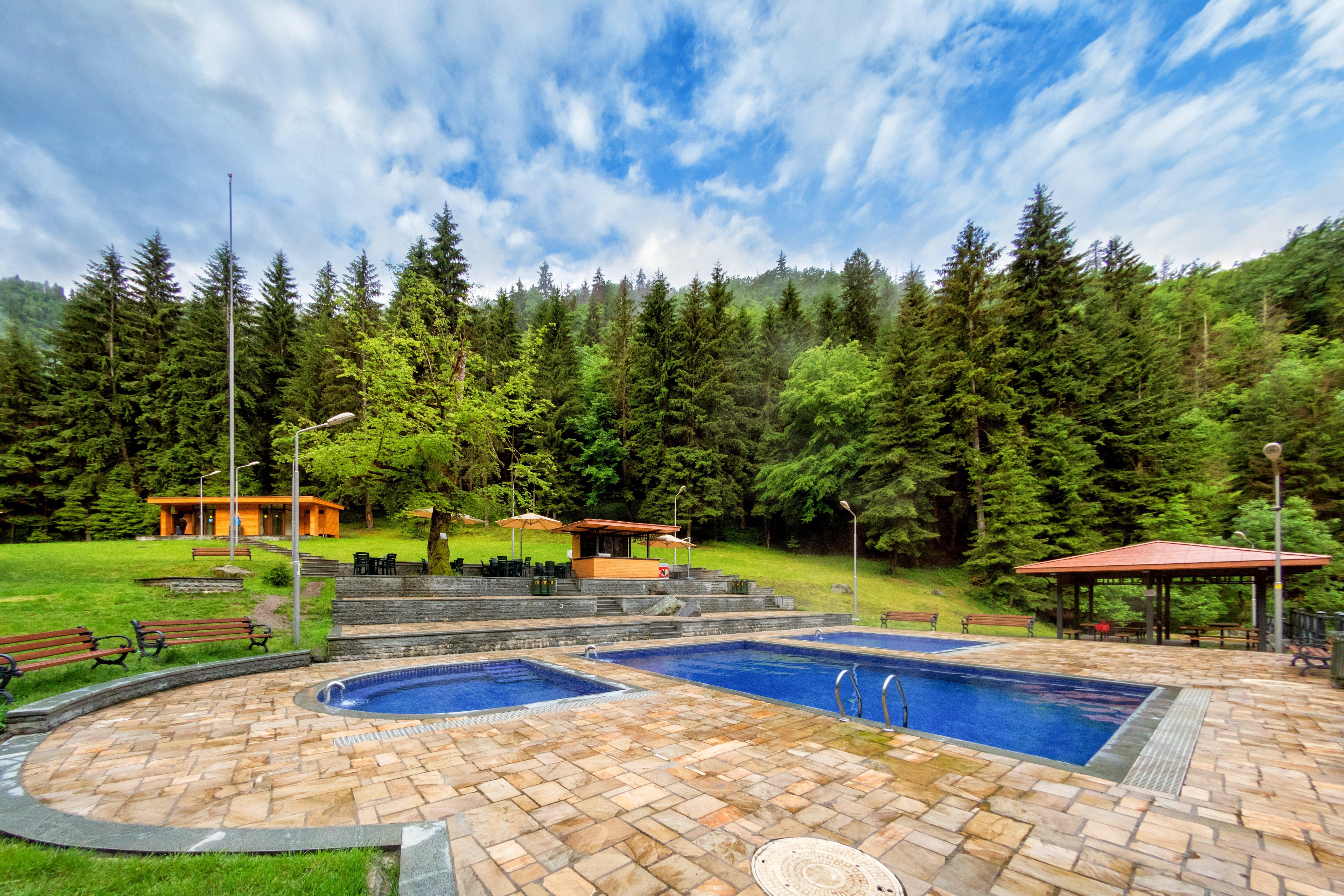 Crowne Plaza - Borjomi, An Ihg Hotel Exterior photo The swimming pool at the spa resort