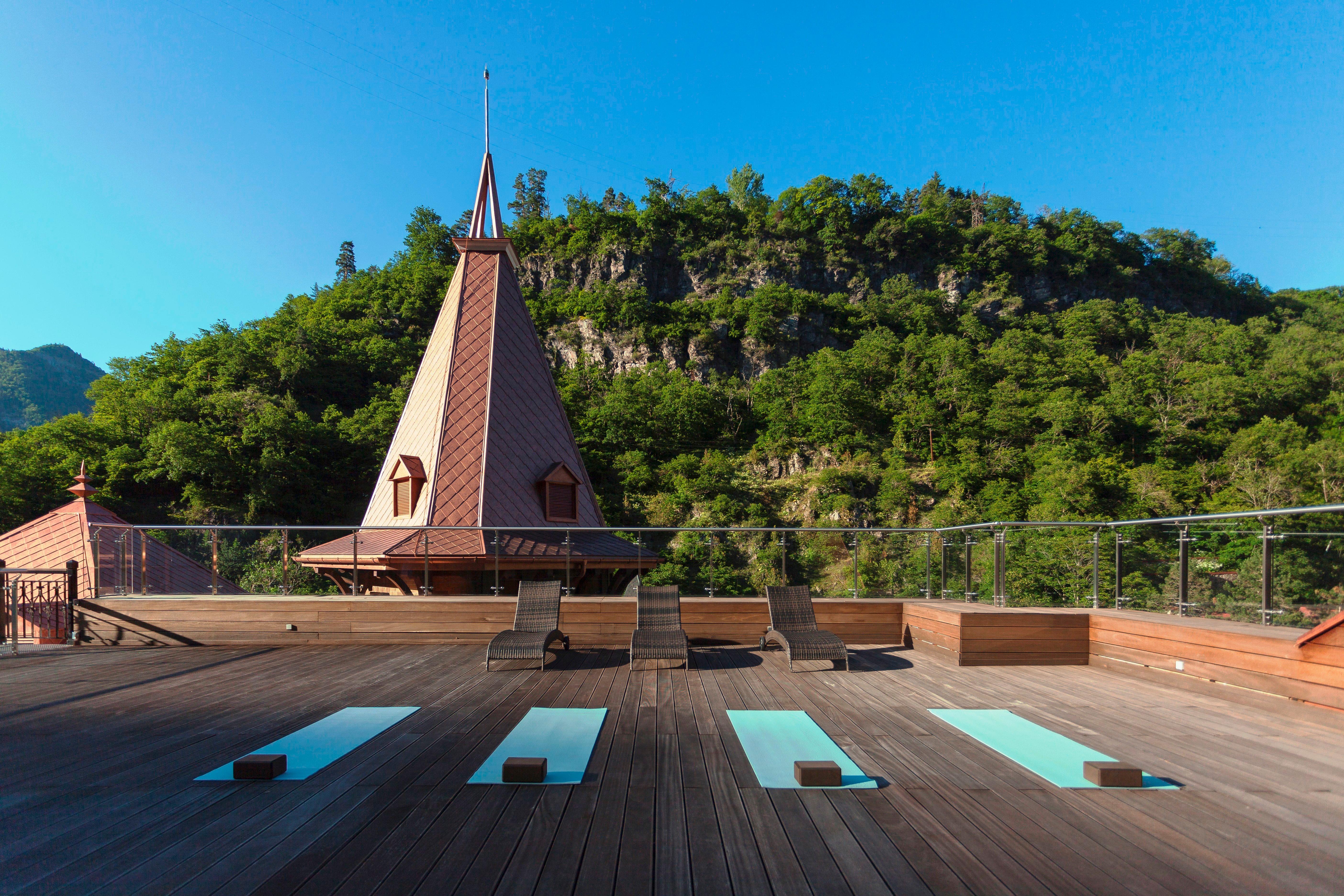 Crowne Plaza - Borjomi, An Ihg Hotel Exterior photo The roof of the hotel